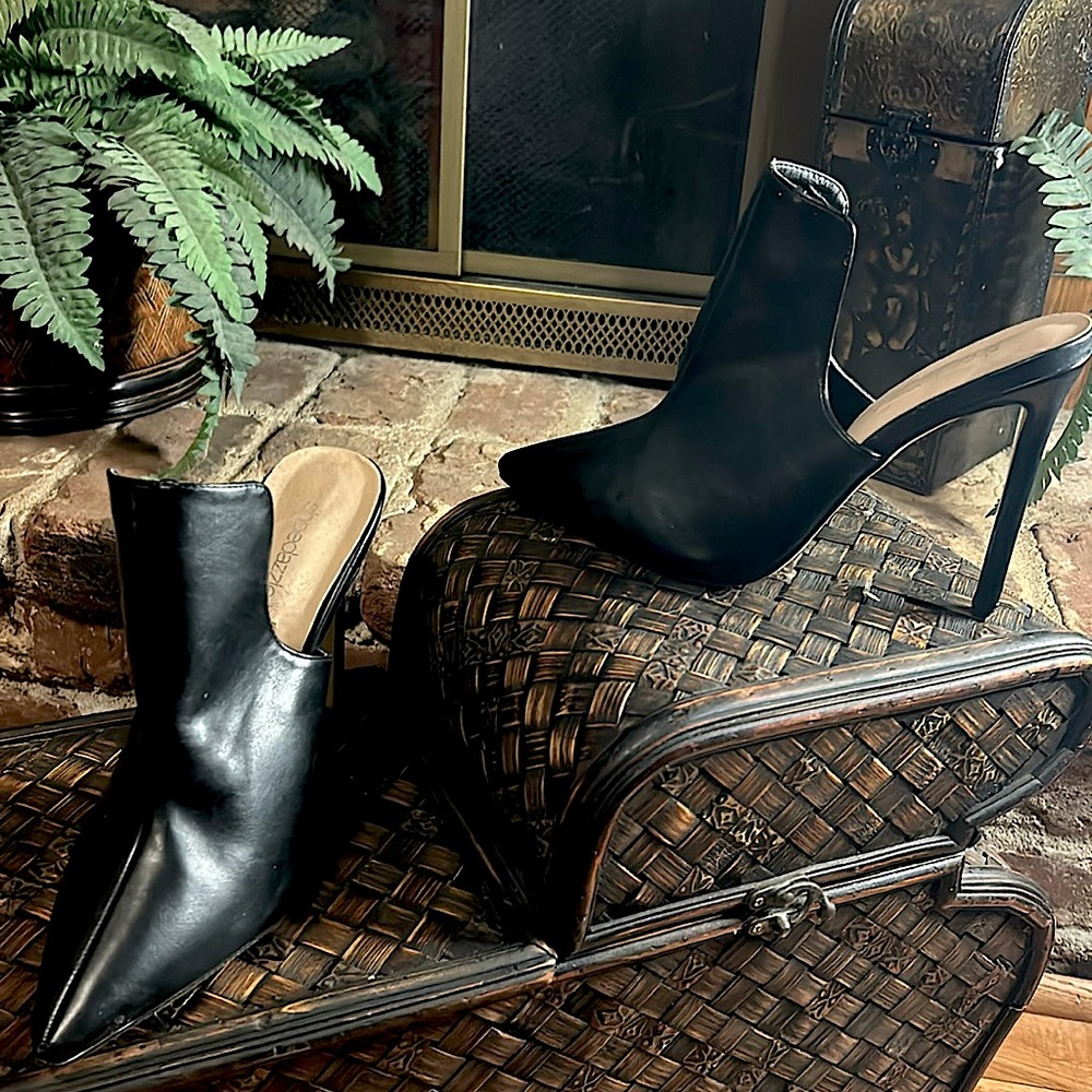 Black Leather SEXY Mule (Shoe Dazzle)